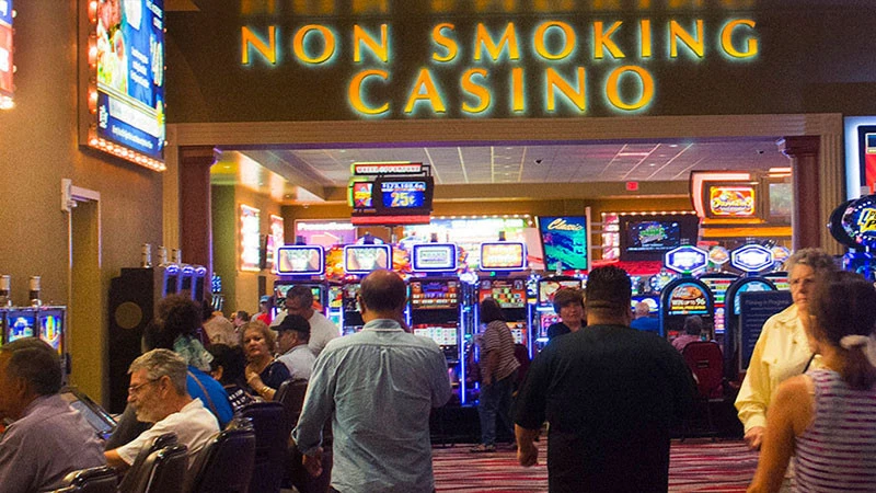 asv-cen&scaron;as-aizliegt-smēķē&scaron;anu-kazino-spēļu-zālēs