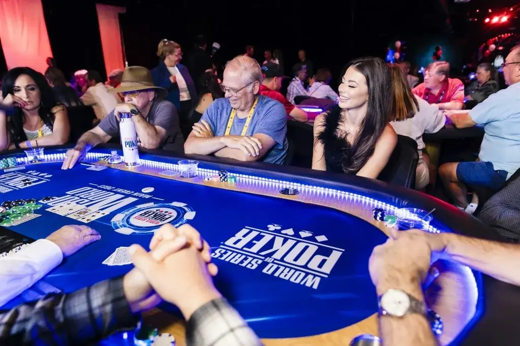 WSOP+ lietotne debitē 2025. gada WSOP-lietotnes-debija-2025.-gadā